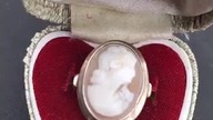 Original Victorian ring mother of pearl from 1900 available in the Vampires A