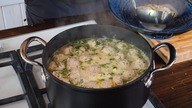 Zupa kalafiorowa z drobiowymi pulpecikami - w tym wydaniu samkuje o wiele lepiej / Oddaszfartucha