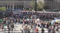 LiveLeak - New York Citys Climate Strike features massive crowds, the mayor and Greta Thunberg