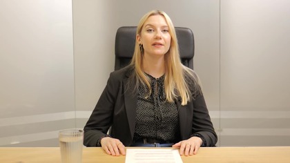 To już ostatni odcinek związany z serią antywindykacji prowadzoną przez apl. radc. Martę Serwińską! W dzisiejszym odcinku został poruszony temat upadłości konsumenckiej. Upadłość konsumencka polega na częściowym lub całościowym umorzeniu zobowiązań osoby fizycznej. Nie dzieje się tak jednak w każdej sytuacji. W jakich sytuacjach upadłość konsumencka nie jest wskazana? Co powinieneś wiedzieć na jej temat?

00:00 Wstęp
00:23 Co to upadłość konsumencka i kiedy jest zalecana?
00:52 Jakie warunki trzeba spełnić, aby ogłosić upadłość konsumencką?
02:18 Kto może starać się o upadłość konsumencką?
3:26 Czy upadłość konsumencka wiąże się z natychmiastowym oddłużeniem?
4:47 Termin planu spłaty i jego wydłużenie
6:19 Czy wszystkie zobowiązania będą podlegały umorzeniu w upadłości konsumenckiej?
7:44 Zalety upadłości konsumenckiej
8:44 Komornik, a skutki upadłości konsumenckiej
10:22 Skąd wziąć środki na plan spłaty?
10:57 Zakończenie

WWW: https://www.pledziewicz.pl/
E-mail: biuro@pledziewicz.pl
Telefon: +48 534 556 515

Facebook:
https://www.facebook.com/pledziewicz
Twitter:
https://twitter.com/K_Pledziewicz
LinkedIn:
https://www.linkedin.com/company/pledziewicz-kancelaria
YouTube:
https://www.youtube.com/channel/UCsSAFOe_kF8GxhDr7uhOOoQ
Instagram:
https://www.instagram.com/pledziewiczkancelaria/
TikTok:
https://www.tiktok.com/@pledziewicz_kancelaria?langpl-PL