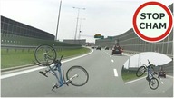 Rower spada z dachu tuż przed rozpędzone auto #820 Wasze Filmy