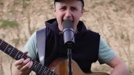 Nie chcę odpowiedzi - wystarczy mi nadzieja.  Napisz w komentarzu, co trzyma przy niej Ciebie