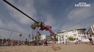 Ludzie są niesamowici - efektowne tricki na plaży