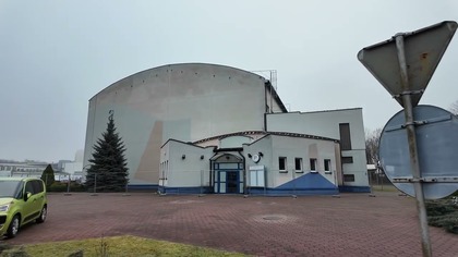 Ściany i dach do wzmocnienia.  Hala MCKiS na Osiedlu Stałym pozostaje zamknięta