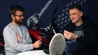 Czy prawdziwy motocyklista powinien jeździć w jeansach? Rebelhorn Classic II | Jednoślad.pl