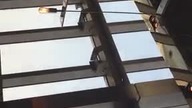 Mycie okien na wysokości kontra wiatr