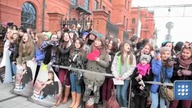 Justin Bieber w POLSCE!!!! Fanki oblegają hotel!