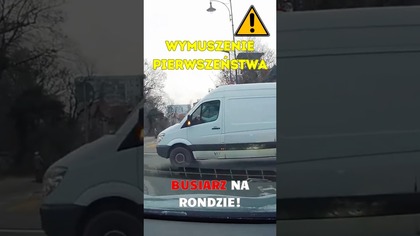 Wymuszenie pierwszeństwa na rondzie przez busa #shorts #rikordwidjo #polscykierowcy #bus #polska