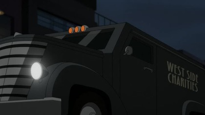 Po serii rabunk&oacute;w w Gotham Batman musi przyjąć do wiadomości, że sprawca może przybywać z zaświat&oacute;w. W tym samym czasie moralność Harveya Denta jest wystawiona na pr&oacute;bę, kiedy otrzymuje on hojną darowiznę na rzecz kampanii z podejrzanego źr&oacute;dła.