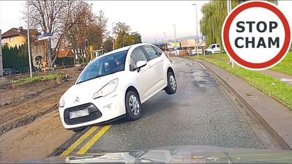 Starszy Pan i zawieszony citroen na drodze #2024 Wasze Filmy