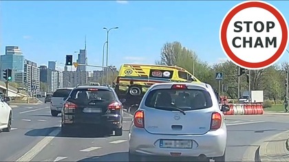Wyparek z udziałem karetki - ambulans wylądował na boku # 2251 Wasze Filmy