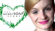 RECENZJA THE SECRET SOAP STORE - Kobieta z książką