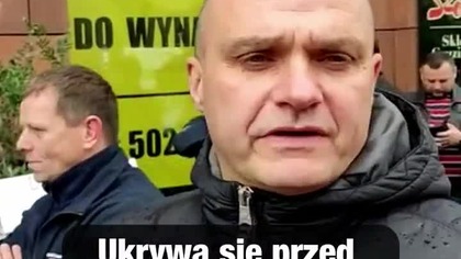 Kolejka po węgiel pod biurem premiera w Katowicach.  G&oacute;rnicy przynieśli opony