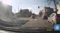 Cwaniak skręca w lewo ze złego pasa [Bez Trzymanki]