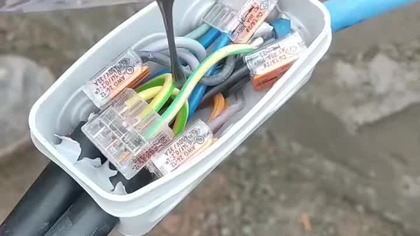 Izolacja połączeń elektrycznych na zewnątrz