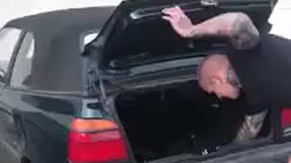 Co się stanie, jeśli zdetonujesz petardę w bagażniku samochodu