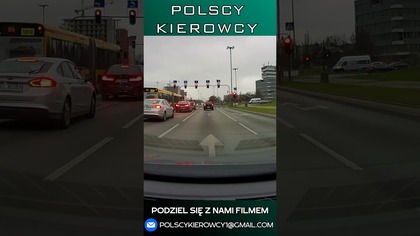 Szaleniec w Łodzi na światłach #polscykierowcy #shorts #policja