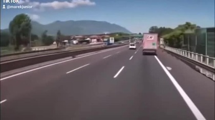 Driftowanie na autostradzie #tsno #transport #drift