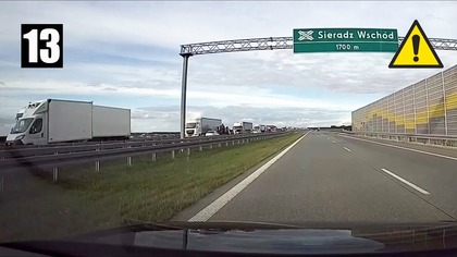 Jadące samochody pod prąd na ekspresówce S8