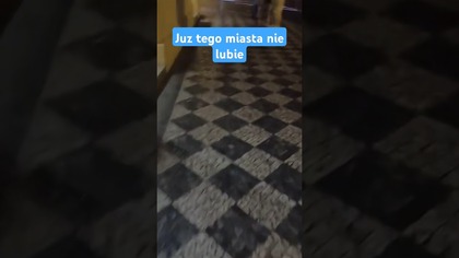 Chodniki w Pradze.  #autostop #śmieszne #travel #vlog #podróże #czech #funny