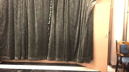 Zaskakująca blokada przed Salą Kolumnową w Sejmie. Mur... ze sklejki