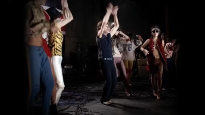 Maroon 5 feat.  Christina Aguilera - Moves Like Jagger (Official Video)