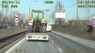 Bez trzymanki: 100km/h i z traktorem na lawecie? Tak, Polak potrafi