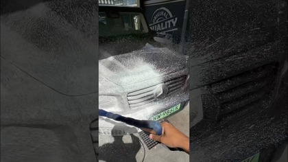 Stop scrolling.  Just watch and relax #mercedes #mercedesgclass #carwash #danielgrzyb #cars
