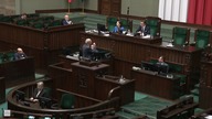 Macierewicz wtargnął na mównicę: Ona kłamie! To mnie uderzono