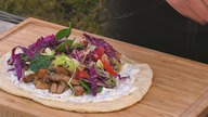 Mięso placki i surówka a wszystko z grilla gyros shaorma / Oddaszfartucha