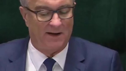 CZŁOWIEK BRAUNA ŻĄDA USUNIĘCIA OBRZĘDU ZAPALANIA ŚWIEC Z SEJMU!