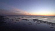 SPOTKANIE Z 2plus4 CO ZNAJDZIEMY W SCHRONIE NA PLAŻY? - Przyczepa Kempingowa na Dziko