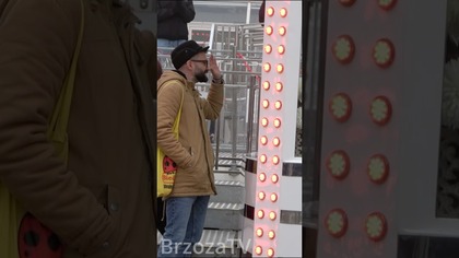 Janusz wyśmiewa ceny na jarmarku w Warszawie