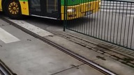 Poznań: Kierowca autobusu jechał po torowisku część 2