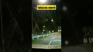 Gdy ktoś dziwny siedzi w nocy na środku drogi, czasem lepiej jest zrobić taktyczny odwrót...