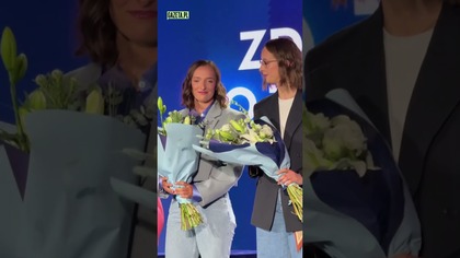 Iga Świątek na evencie z siostrą.  Podobne? #shorts #showbiz #plotek