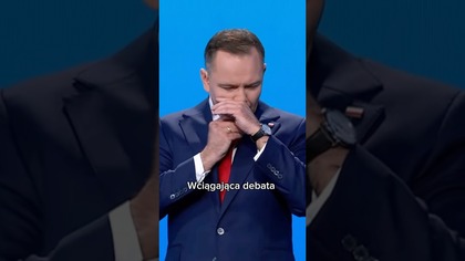 Gest Nawrockiego na debacie prezydenckiej.  Co to było?