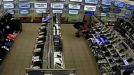Okradł sklep RTV w Gliwicach. Policja liczy, że ktoś go rozpozna