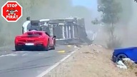 Lamborghini zderza się z Ferrari doprowadzając do przewrócenia kampera.  STOP PIRAT