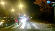 Niezły refleks matki na przejściu dla pieszych