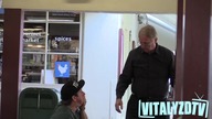 Żart z piercingiem w puszcze