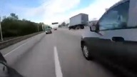 Wypadek cieżarówki na autostradzie