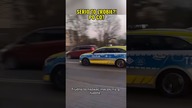  Policja na sygnale, a kierowca wyjeżdża przed radiowóz.  Głupota czy brak uwagi? #dashcam #policja