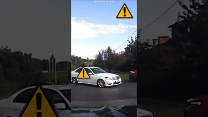 Ślepy kierowca Mercedesa wymusza #shorts #rikordwidjo