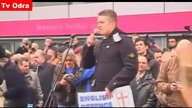 LiveLeak - Tommy Robinson freed after court agrees contempt hearing was flawed