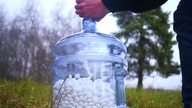 Experiment: Coca Cola VS Mentos & Guillotine