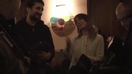Matylda Damięcka rozmawia z fotoreportami na temat swoich zdjęć.