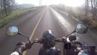 Samobójca wjechał wprost pod nadjeżdżające auto.  Ucierpiał na tym motocyklista.