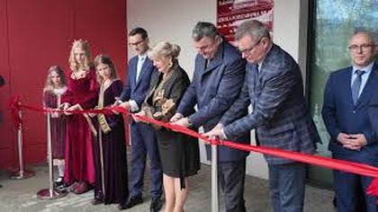 Nowa szkoła w Mysłowicach na Laryszu oficjalnie otwarta.  Mateusz Morawiecki przeciął wstęgę