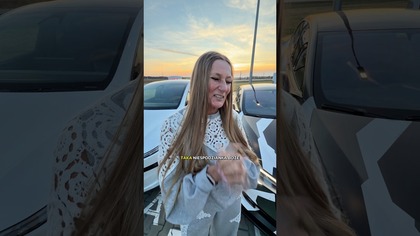 Pierwsze spotkanie przy ładowarce Tesli #tesla #danielgrzyb #elektromobilność #samochódelektryczny